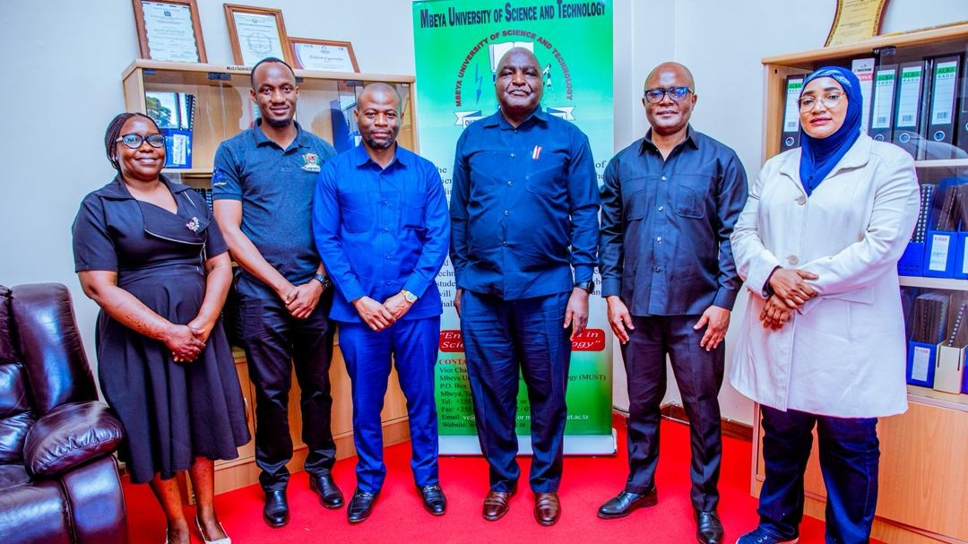 WIZARA YA MAWASILIANO YAHITIMISHA ZIARA YA MAANDALIZI YA PROGRAMU YA NDTI KATIKA CHUO KIKUU CHA MUST