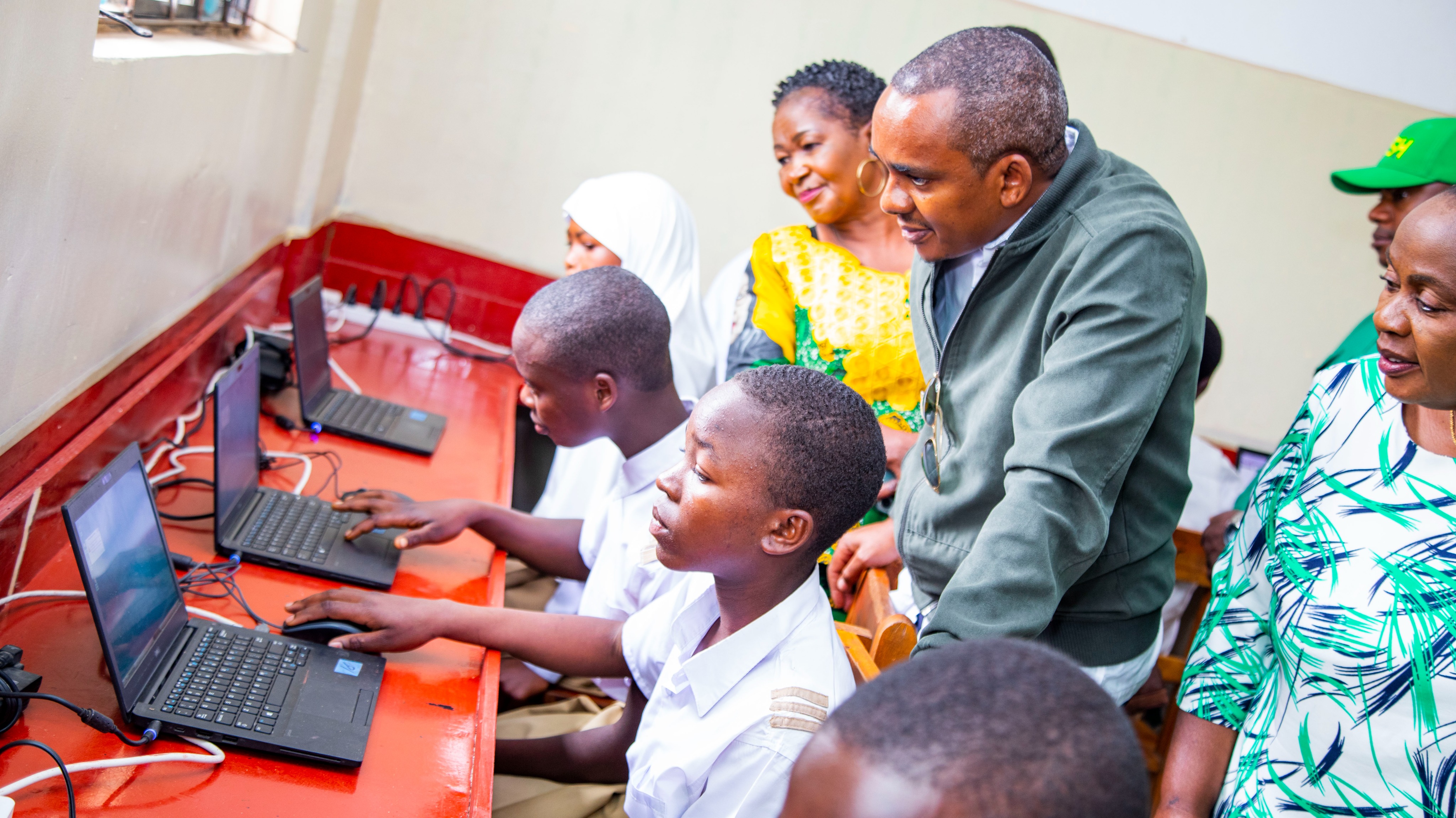WAZIRI SILAA AZINDUA MAABARA TANO ZA TEHAMA KATIKA SHULE ZA SEKONDARI IRINGA